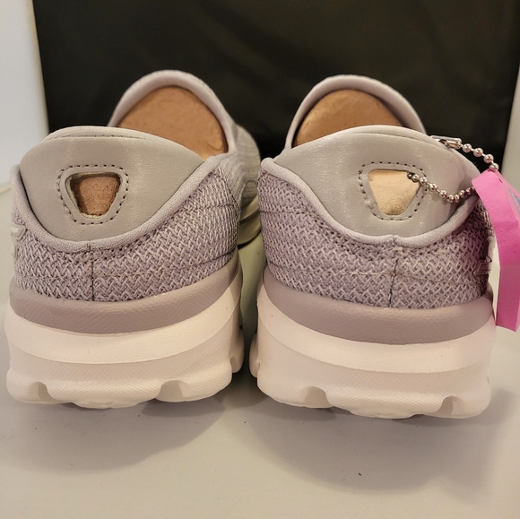 Skechers Performance Light Gray Go Walk 3 Slip-Ons - Size 9 - Picture 4 of 6